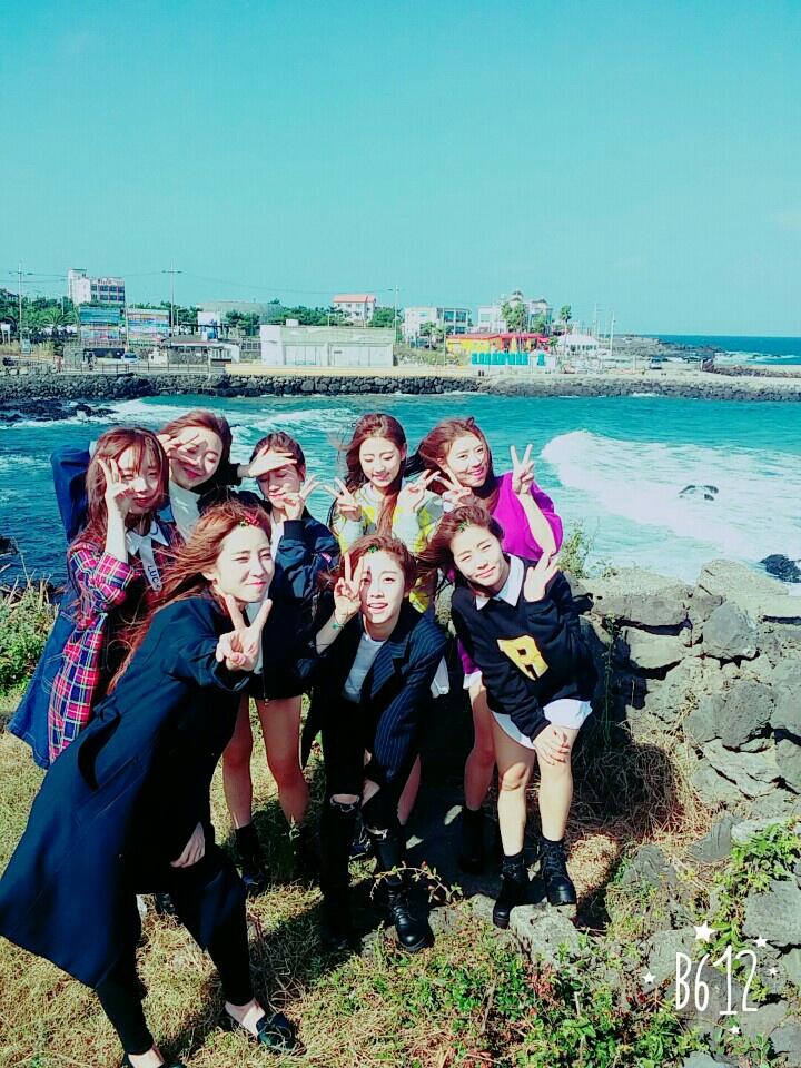 [#Lovelyz] 제주도 도착!!!
제주도로 인기가요 가는데 비행기탄다고 여권 가져가는 청정돌 러블리즈 멤버들 이랍니다^^;; #바람의_여신_러블리즈