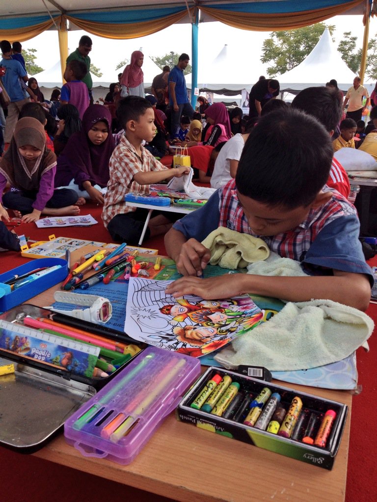 CONVOFEST_UTP's tweet photo. Ongoing now is CONVOFEST 2015 Colouring Competition at the main stage. #UTPCONVOFEST2015 https://t.co/5ZkI04Nwd3