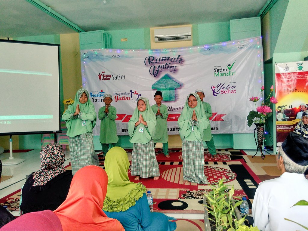 muslimmandiriID's tweet photo. Penampilan tari dari santri yatim  Rumah Yatim Ihya Ul Ummah😇 https://t.co/fCtOjmRzTD