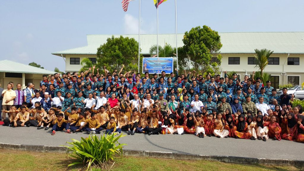 mjoharibaharum's tweet photo. Prog Khidmat Komuniti BSKN Miri/PKBN Brunei di Komplek Hamidah Yakup @1MinDef @HishammuddinH2O @jlknhq https://t.co/uSIRZTjhxN