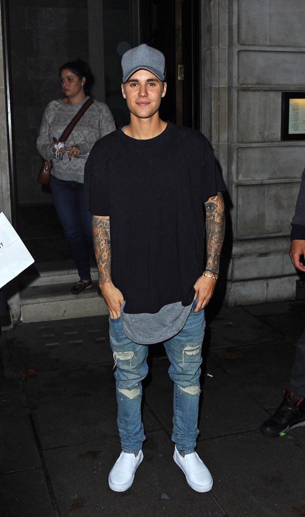 NUTSOFDALLAS's tweet photo. As palavras não são suficientes para descrever o que eu sinto por você ! #EMABiggestFansJustinBieber https://t.co/bz5FFCgOG5
