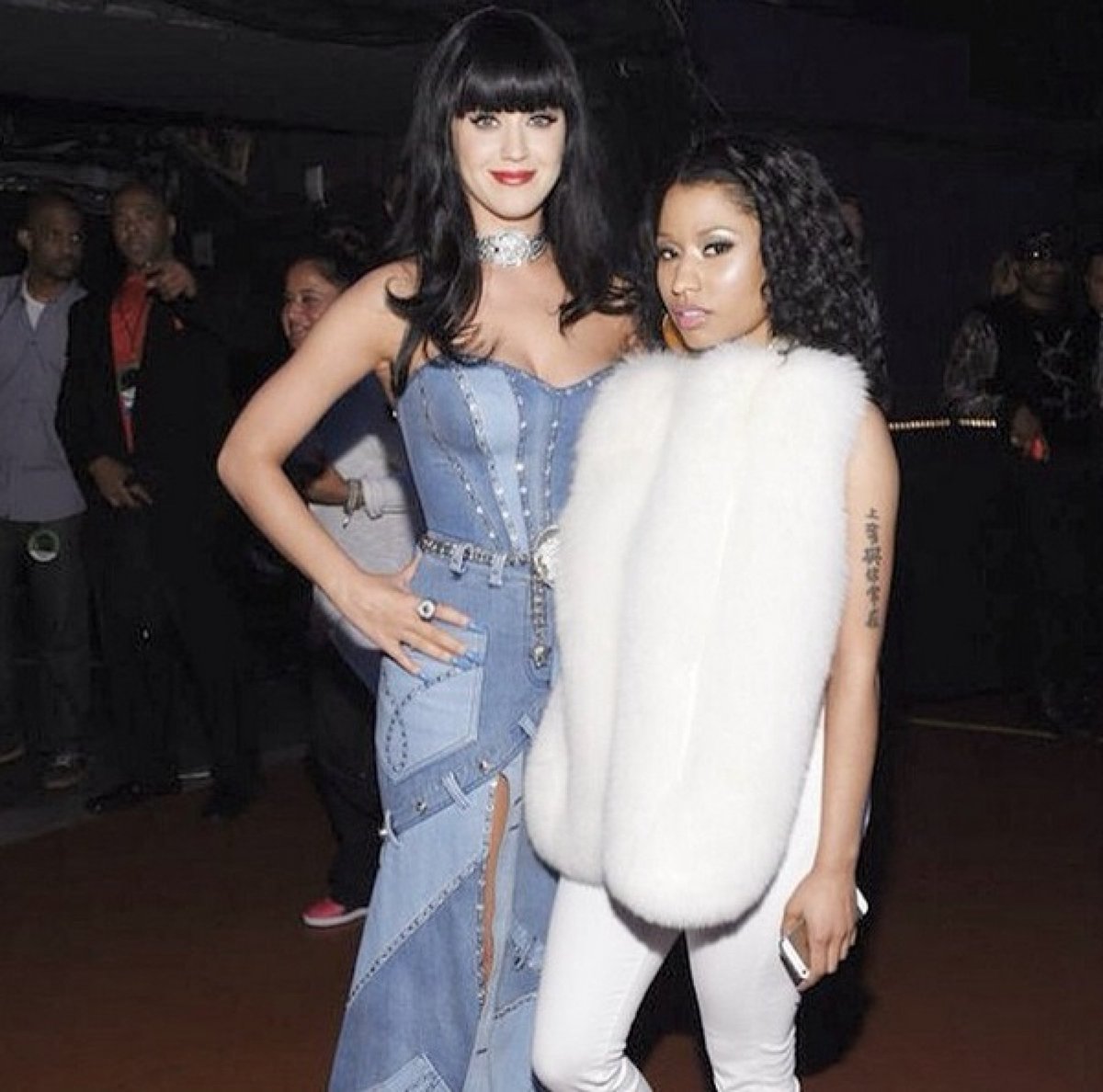 arianaminaj5h's tweet photo. Happy Birthday, @katyperry! #HappyBirthdayKatyPerry https://t.co/8Vw0nI3K83
