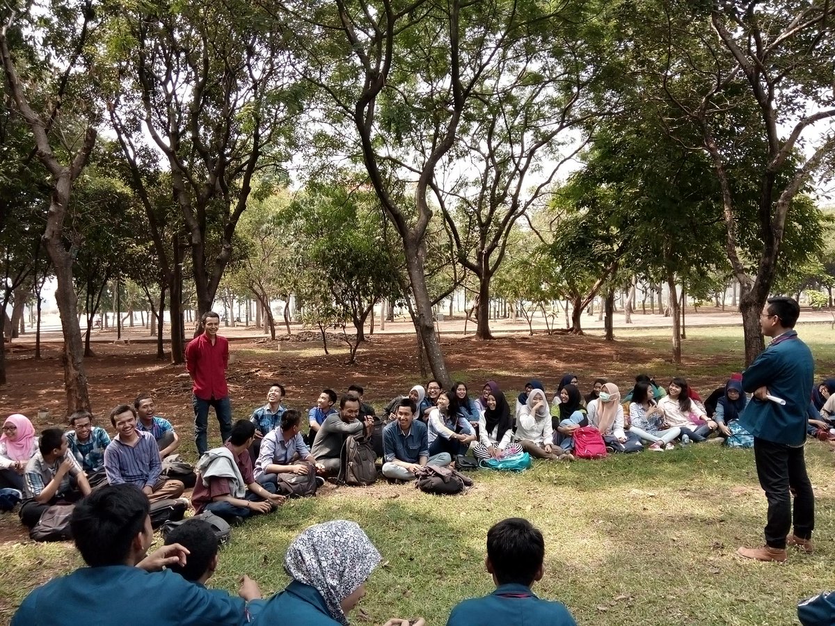 Salam mahasiswa perindustrian indonesia. Pagi ini FLMPI ada acara meet and greet  bareng kader 2015 di monas :)