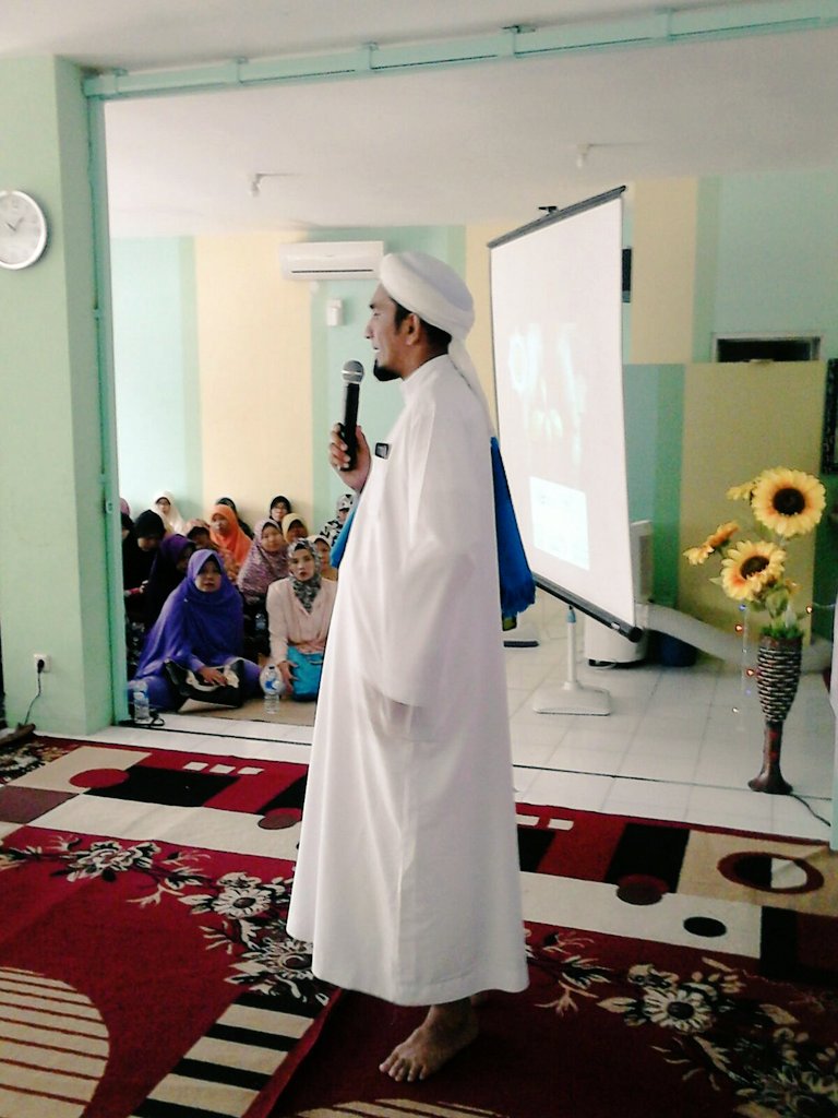 muslimmandiriID's tweet photo. Kajian , Dalam Dekapan Muharram &amp; Soft Launching Rumah Yatim Ihya Ul Ummah oleh Ust.Shobri Lubis😇😇 https://t.co/MHCKnEgFRH