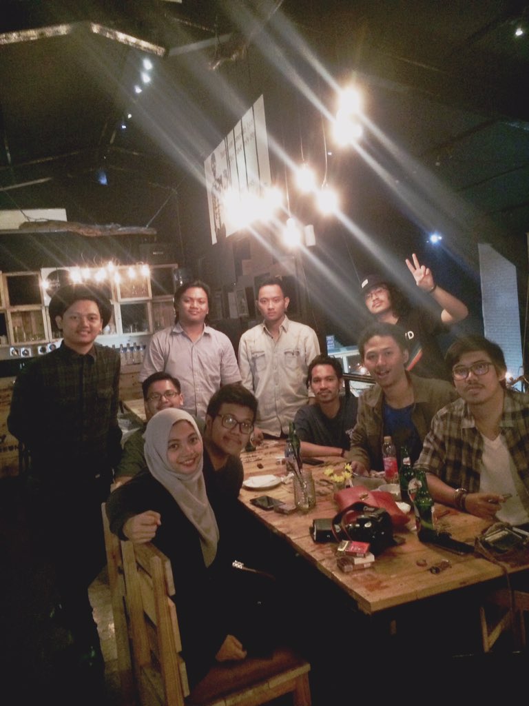 Thanks buat temen temen yang udah dateng semalam di <a href="/CafeReunion/">Cafe Reunion Jakarta</a>