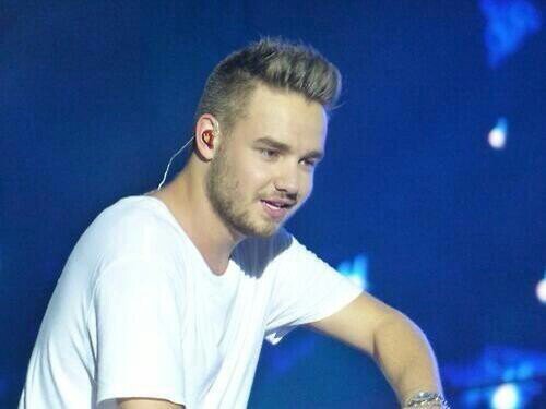 happy little baby looks beautiful in white #EMABiggestFans1D <a href="/Real_Liam_Payne/">Liam</a>