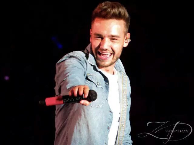liam is this shirt makes me fall in love all over again #EMABiggestFans1D <a href="/Real_Liam_Payne/">Liam</a>