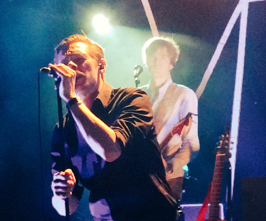 vivaro98's tweet photo. Was für ein toller&amp;spontaner Abend!Irgendwie kann der alles was mit ner Bühne zutun hat!  #gloriaband #Geistertour https://t.co/EsFeYhyuAm