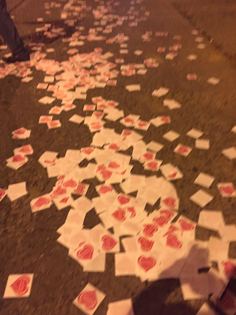 GneccoEsNuestro's tweet photo. Hasta el último minuto sigue @arturocalderonr con su campaña sucia, tirando su publicidad en puestos de votación https://t.co/SWNGMP2BXk
