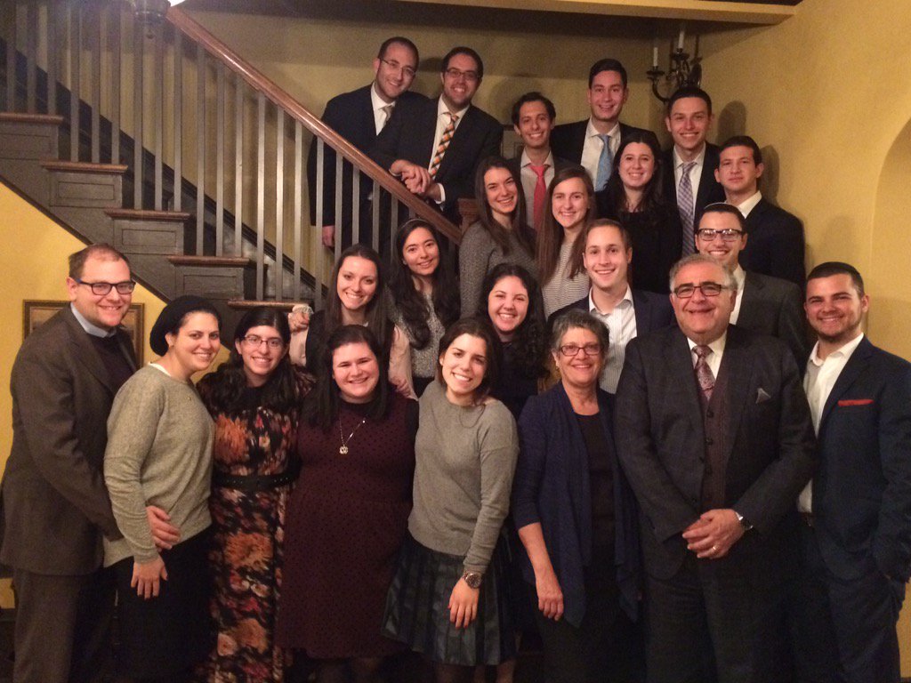 AlizaAbrams's tweet photo. Spent a great shabbos with the #yeshivauniversity student leaders, @PresJoel and fam @YUNews https://t.co/kDmtT2z1lw