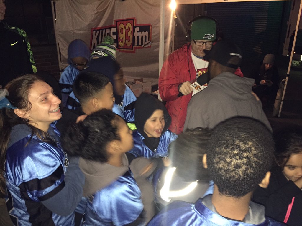 #Evolution Youth Sports & Coach @DJSupaSam at the @KUBE93 Haunted House in Seattle. #SupaLuvTheKids