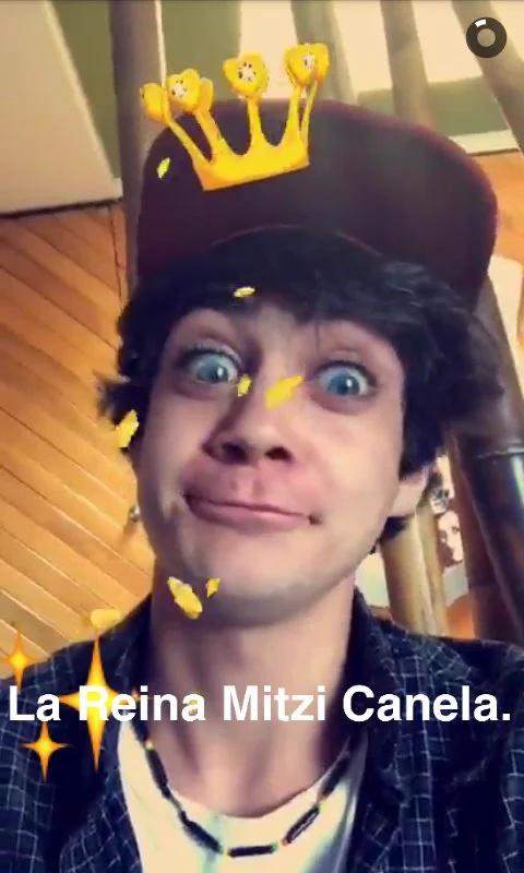 sugaknj's tweet photo. Con Corona ππ, sin coronaππ @JosDice π #SoyCoderPor que lleva un dΓa de princesa y ya ignora a todos! @UniversoCD9_ https://t.co/kMY1QMgyN3