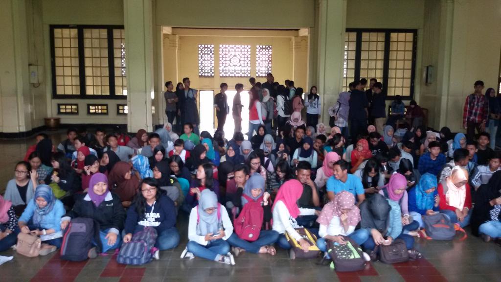 kembangstan's tweet photo. Sekarang Peserta Try Out sedang menantikan Talk Show. Siapakah yang akan menjadi pengisi acara?  #TryOutSauyunan https://t.co/Js9HDfoYiy
