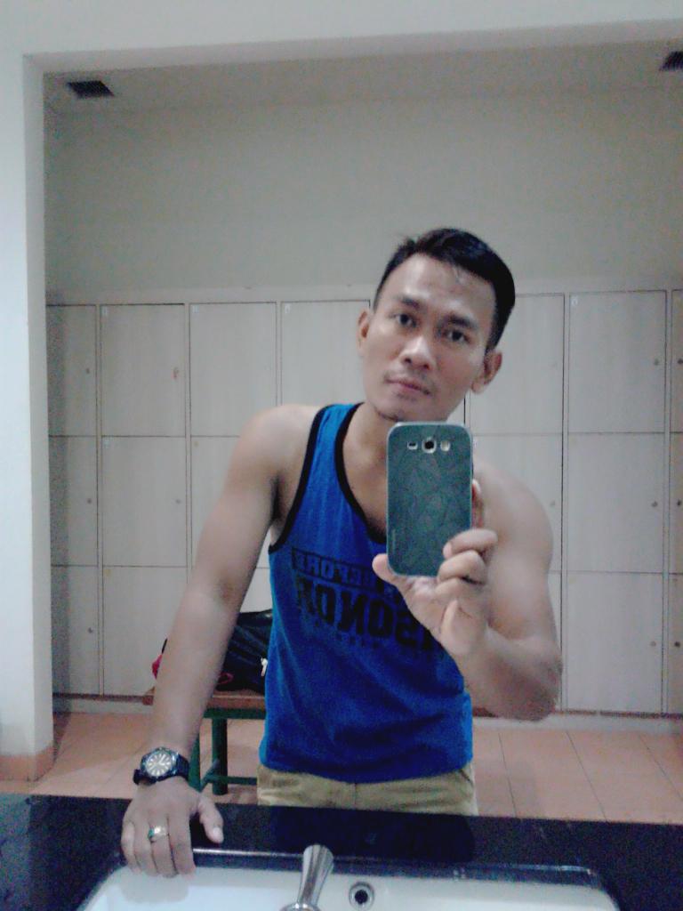 CikarangAris's tweet photo. Mat siang @GayIndonesia  slm kenal aris di cikarang.
Pin: 54c45313 https://t.co/A7PHNxB0Jz