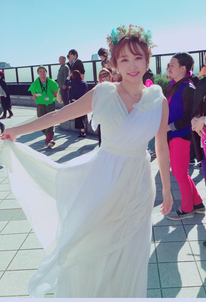パレード中〜♡ニコルはギリシャ神話の女神姿で登場です！皆さんの歓声が凄い！応援ありがとうございます〜♪  #ニコル #nicole #니콜