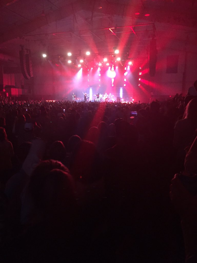 lindamanj5's tweet photo. @littlebigtown with bae @CarlynKletscher https://t.co/PWzK3Kyaak