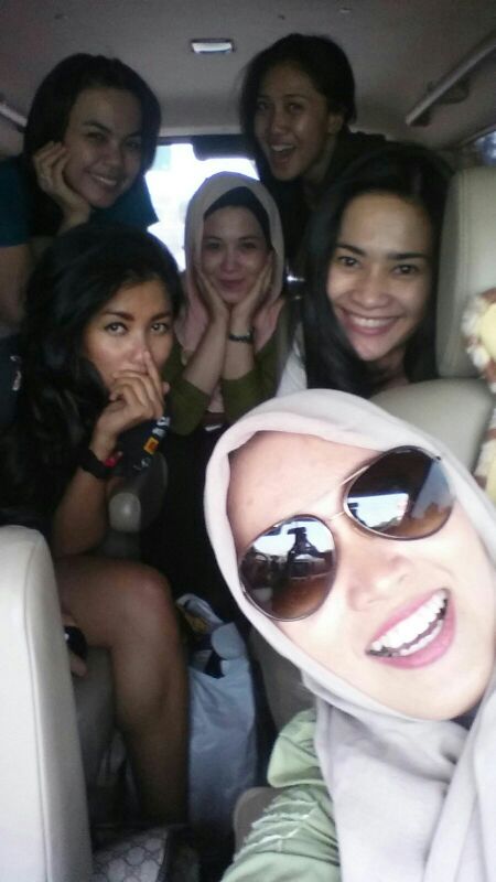 One day vacation to Bandung with the girls😄😘😍 #IkkeNurjanah  #GabbyPareira  #RatnaAnjani #NongNiken