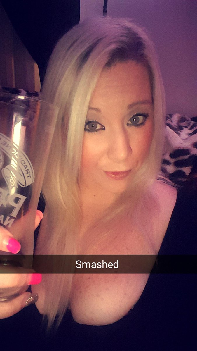 laura_lej's tweet photo. I meed to get me on first dates lol #Portsmouth #XFactor #HashtaggingHelpsMe #firstdates #ClocksGoBack #selfie https://t.co/vTuZKgwUaD