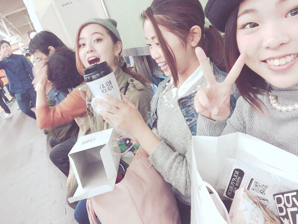 ocbrch's tweet photo. 昨日はSeeK新ネタMTG✌︎✌︎いい曲いっぱいありすぎてやりたい事多すぎてなかなかやけどいいものできそ♡♡とりあえず大好きだな〜ん🙈
今日は久々に家族（お兄以外）で外食いえ〜い☆✨ https://t.co/V4raunrI3O