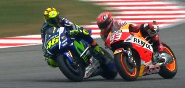 marca's tweet photo. #LoMásLeído 'Rossi tira a Márquez' https://t.co/Yf0492f9WZ #MotoGP https://t.co/RGHD7txaJt