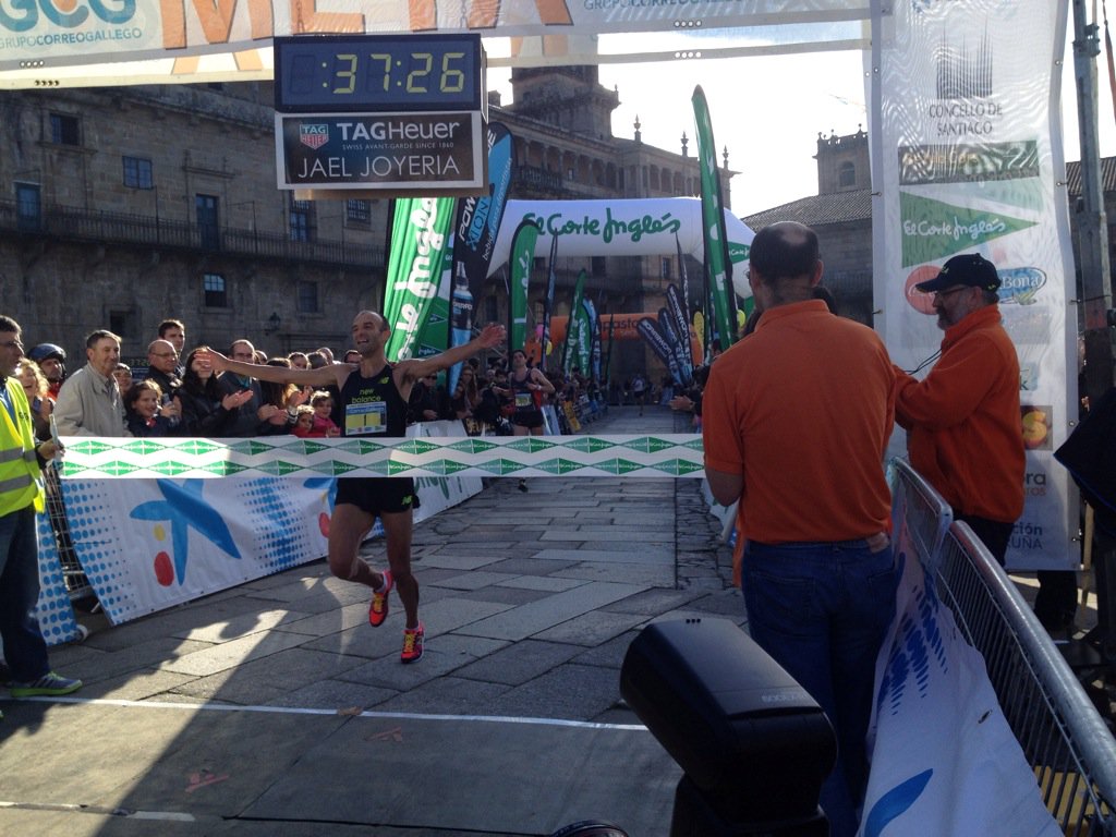 elcorreogallego's tweet photo. Lolo Penas gana por 4 vez la #CarreraSantiago con 37:27, seguido de Alejandro Fernández y Hassan Leikhili https://t.co/boeHnKs5oq