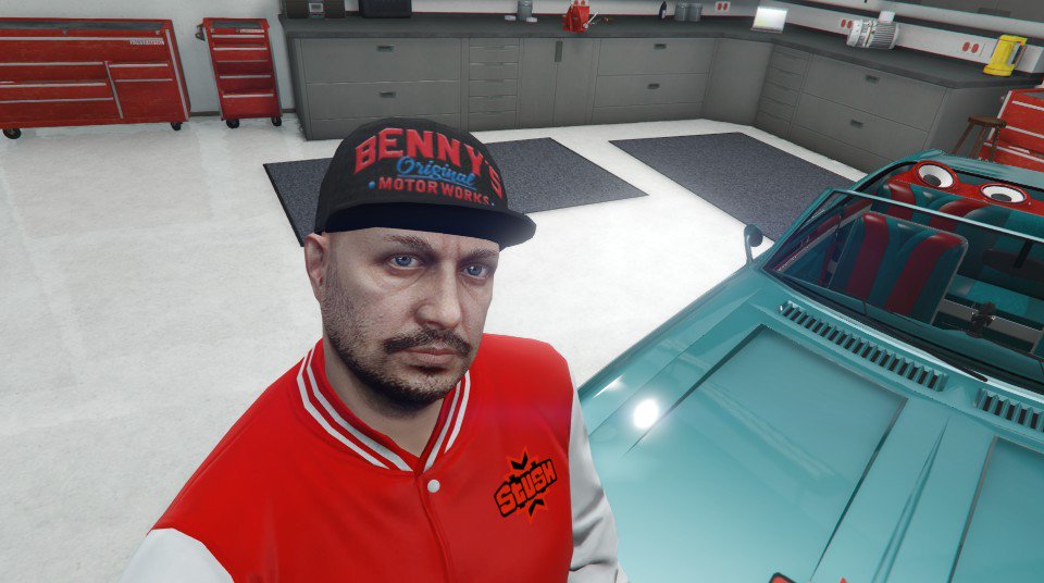 Armin_Boer's tweet photo. repping the new Benny's hat @RockstarGames #Lowriders #LowriderUpdate #dlc #modshop #Snapmatic #GTAV #GTAOnline https://t.co/6U0Dxct3jv