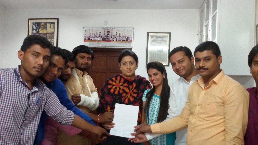 ABVPVoice's tweet photo. ABVP, DUSU, JNUSU delegation met Smt. @smritiirani ji. She accepted demand to continue Non-NET fellowship 1/3 https://t.co/XWgaef3Qmh