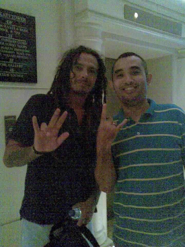 dondoink's tweet photo. Munky! @dondoink @JC_SHAFFER @Korn @KornRow1 #munky #jamesshaffer #guitars #idol #korninmanila #korn #munkyshaffer https://t.co/00VZQq5kIf