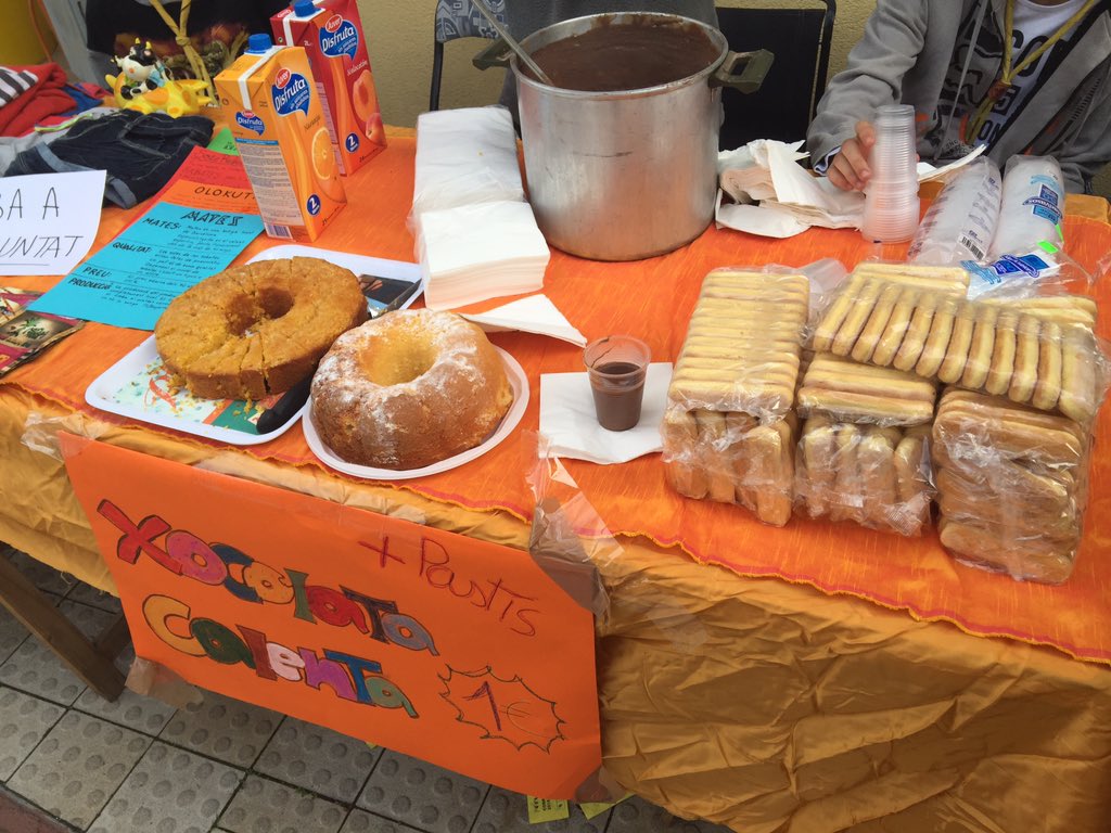 AEiGMLK's tweet photo. Què millor que una xocolata calenta per començar el dia de #SabtJustalCarrer? En trobareu a la paradeta de #TRUC1 https://t.co/PwMoTXDWIC