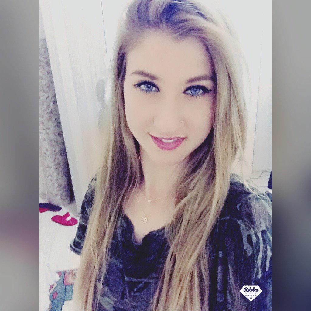 BraAkku2's tweet photo. Siyahta beyazın zıttıdır ama yanına en çok o yakışır ... https://t.co/74c0M4YYNU