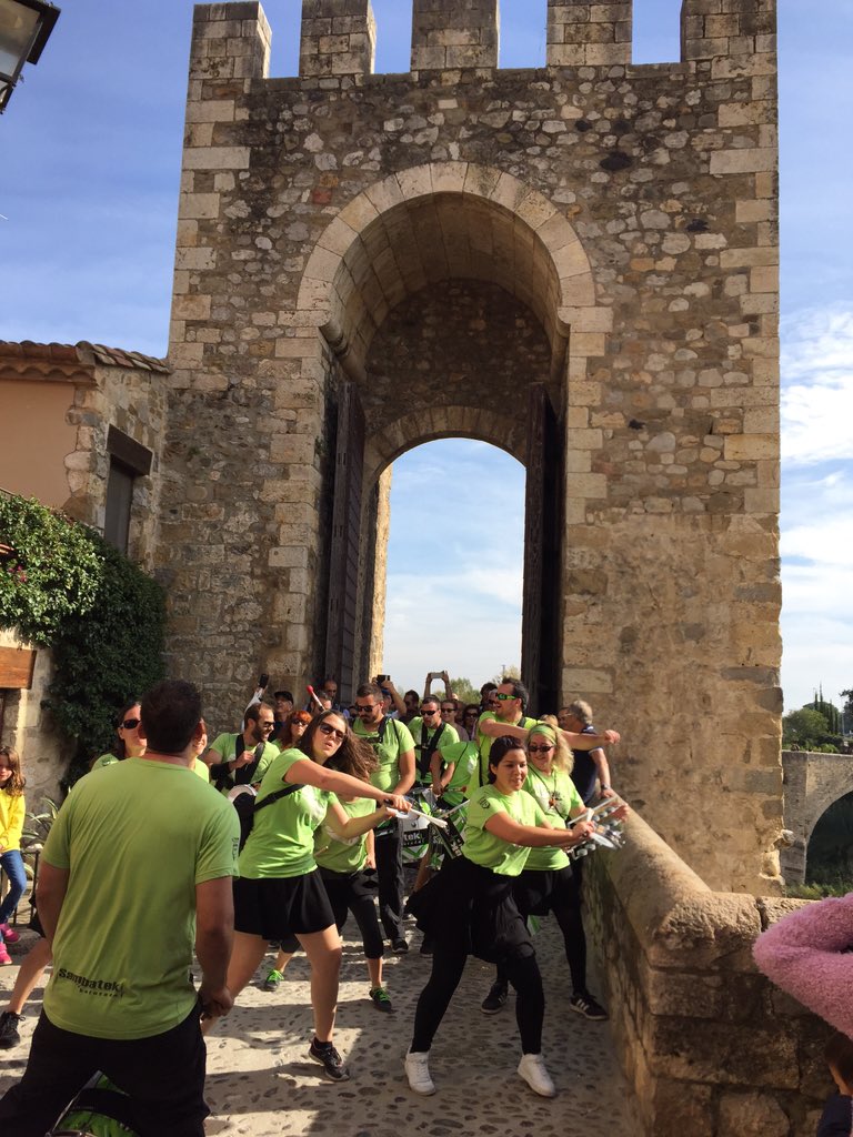 Bon despertar a Besalú , Batucada amb <a href="/SambatekB/">Sambatek Batucada</a> , ara mateix pont vell, <a href="/lluisguino/">Lluís Guinó Subirós</a> <a href="/Aj_Besalu/">Ajuntament de Besalú</a> <a href="/jsurina/">Jordon Surina</a>