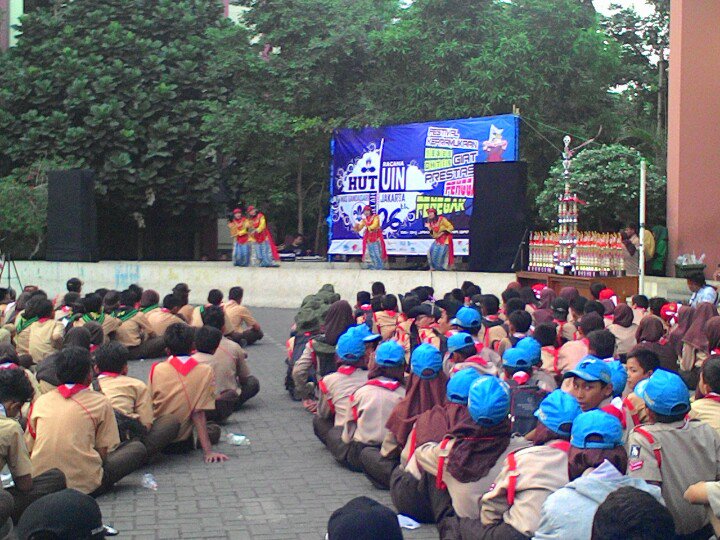 pramukauinjkt's tweet photo. Penampilan dari tim tari kreasi 😊😉 #Inagurasi #GiatPrestasi #Penggalang #Scout #FestivalKepramukaan @lpminstitut https://t.co/RQvNkkBA4y