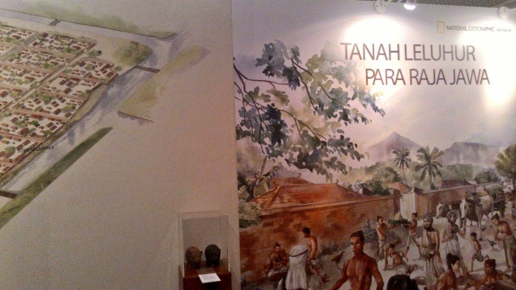 NGIndonesia's tweet photo. Karya-karya info grafis yang dipamerkan ini juga pernah diterbitkan di majalah NGI. @jalurrempah @TheMuseumWeek https://t.co/SbW0O5ZxFB