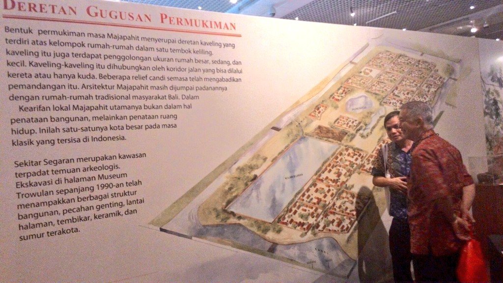 NGIndonesia's tweet photo. Karya-karya info grafis yang dipamerkan ini juga pernah diterbitkan di majalah NGI. @jalurrempah @TheMuseumWeek https://t.co/SbW0O5ZxFB