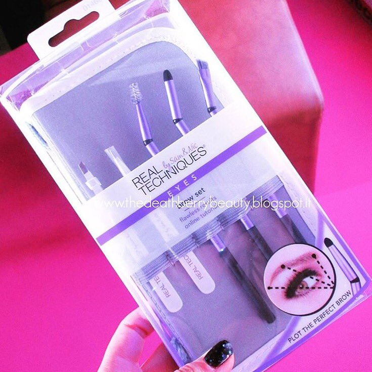 Trendmood's tweet photo. #SneakPeek NEW by @realtechniques #BrowSet 🙀🙀🙀🙀 #Need this!!!! #BrowsOnFleek ✔️ #ComingSoon  pic:@camithedeathberry https://t.co/4j9UJux9LG