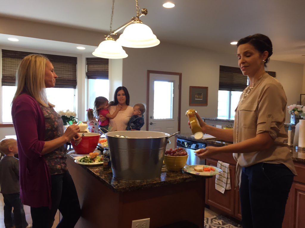 BlushingBasics's tweet image. My @Dove #SparkSelfEsteem House Party! #sparkselfesteem #speakbeautiful #sponsored