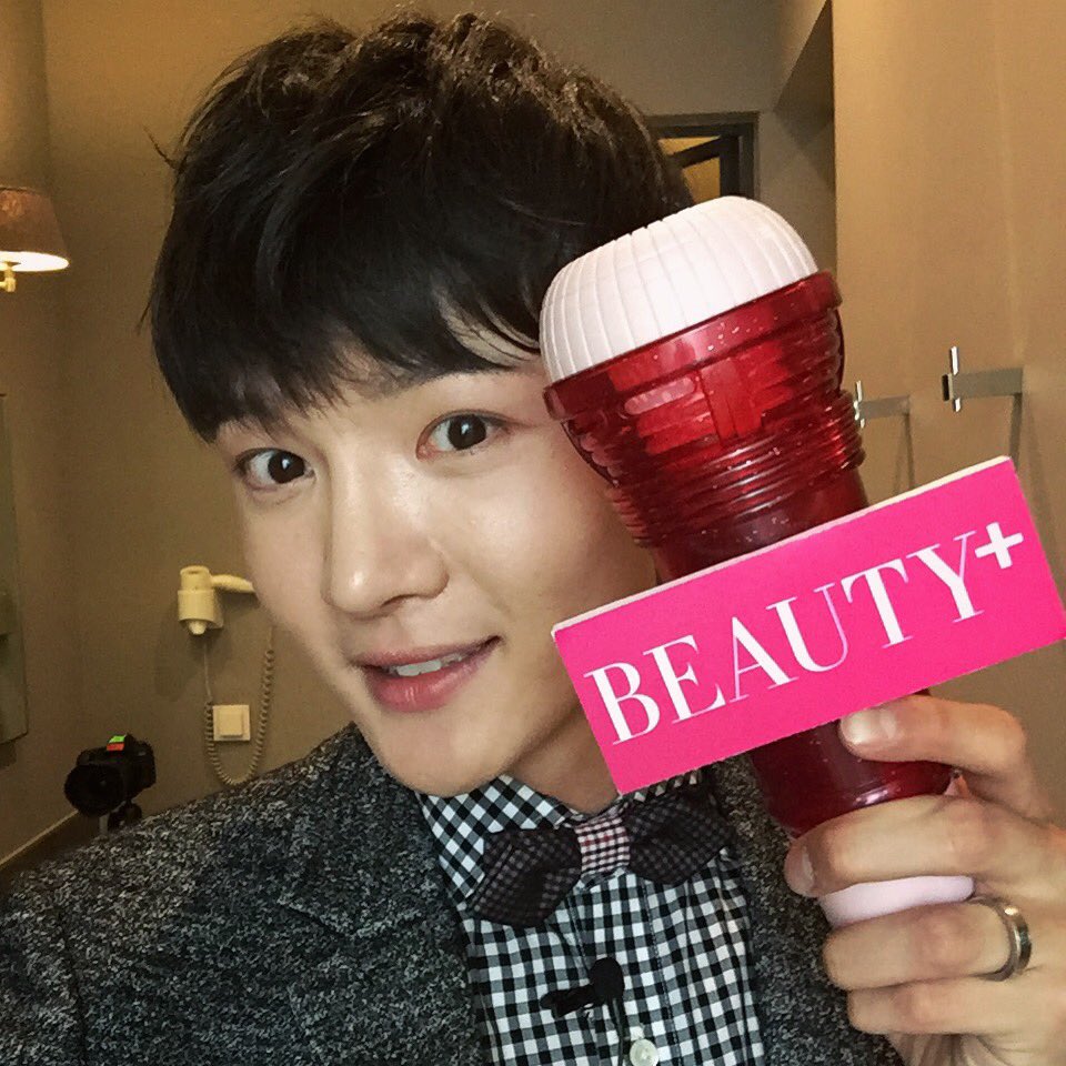 sohot_HL's tweet photo. #뷰티쁠 과 함께하는 #SuperCosmeticAwards2015 
#뷰티 의 #남자 로써 #뷰티실험실 을 파헤쳐본다
ㅋㅋㅋ이거 찍는다고 혼자 #셀카 찍는 날 생각해보니😂 
#슈퍼실험실#슈퍼코스메틱어워드 👍🏻 https://t.co/I6Kh26AEOS