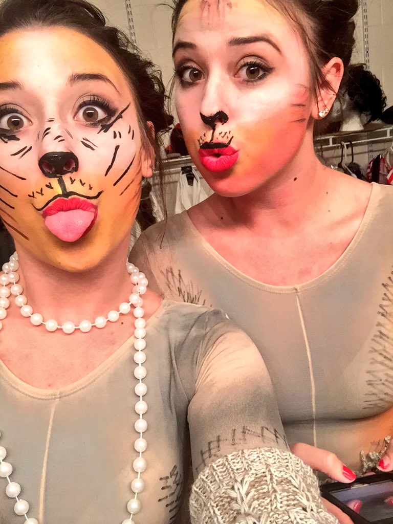 kataphrodite's tweet photo. #IMEAs were a success! #Cats #Pippin #Newsies https://t.co/CrAS0OKw3B