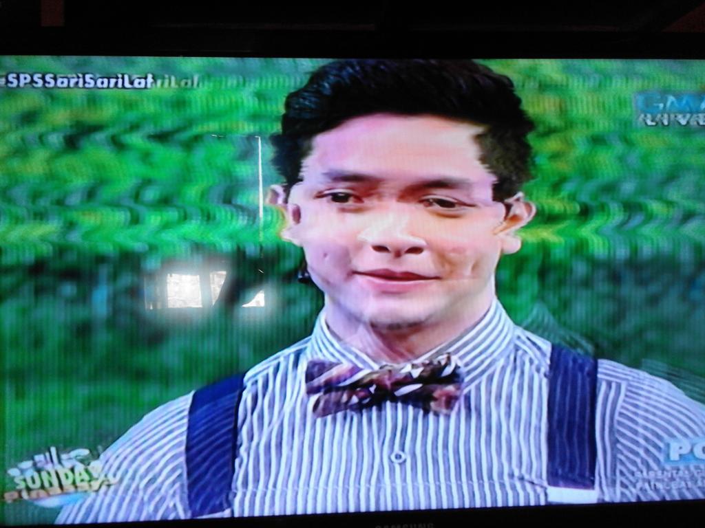 Bogum16JK97's tweet photo. Bihira akala ko paiiyakin u nanaman kami @aldenrichards02 
#SPSSariSariLaf https://t.co/zlzusUDXkM