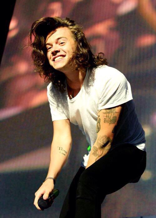 1DUpdate_x's tweet photo. This little ball of happiness wants you to vote!  #EMABiggestFans1D https://t.co/8AMJ6yvqei