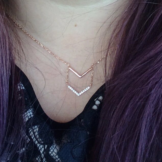 wearecmw's tweet photo. A recent favorite necklace of mine--rose gold &amp; double chevron 💕 #aotd #rosegold #accessories https://t.co/SIGdGuLayo