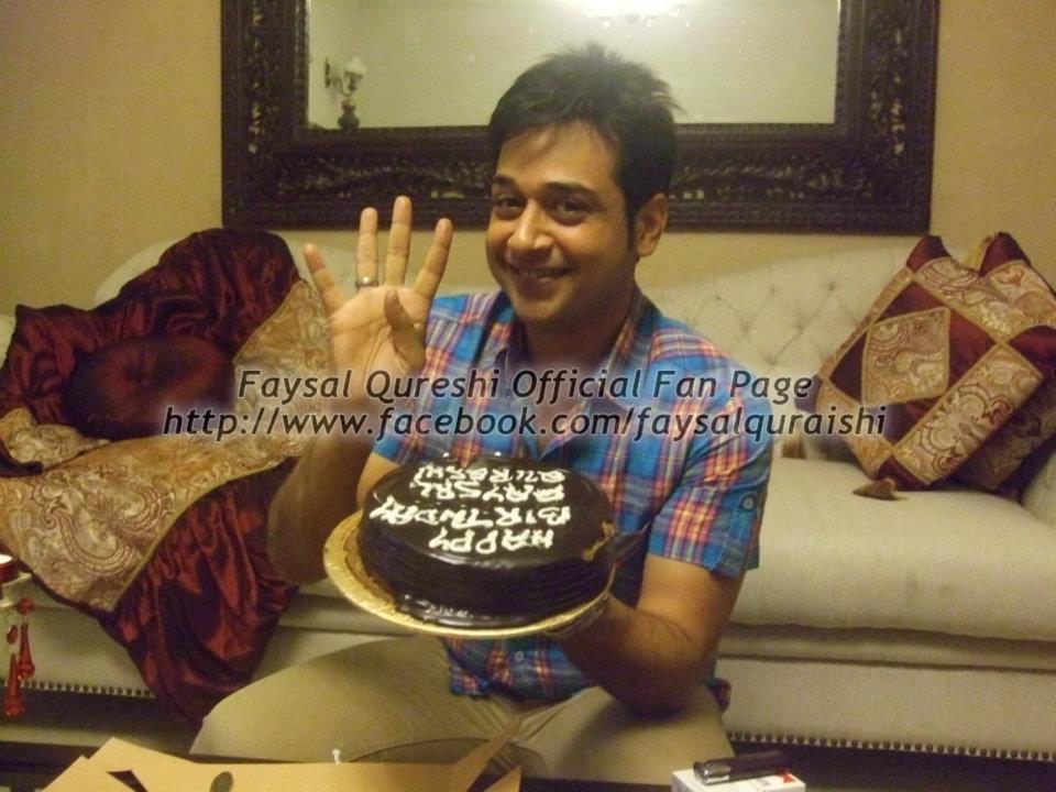 FqLoverss's tweet photo. Hey FAYSALian
are u ready for the birthday of our hero Faysal Quraishi​ ?
@faysalquraishi https://t.co/S8Wiilowhv
