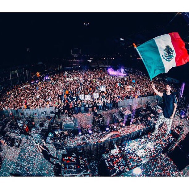 Tijuaaaaaana! Been 3 years I'm very 😍to bring you #NEONFUTUREODYSSEY. Mucho mucho 💙💚💛❤️ #estadiocaliente #darkwoods https://t.co/z9SCUfcKqv