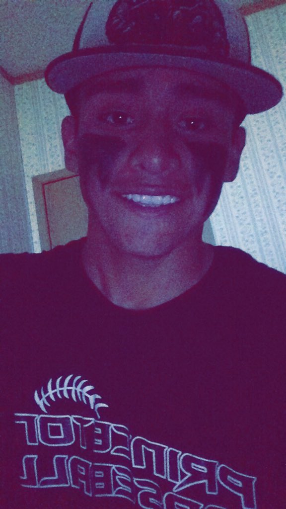 thesoftballvine's tweet photo. Follow my main @iamavirgil https://t.co/89xPik34uL