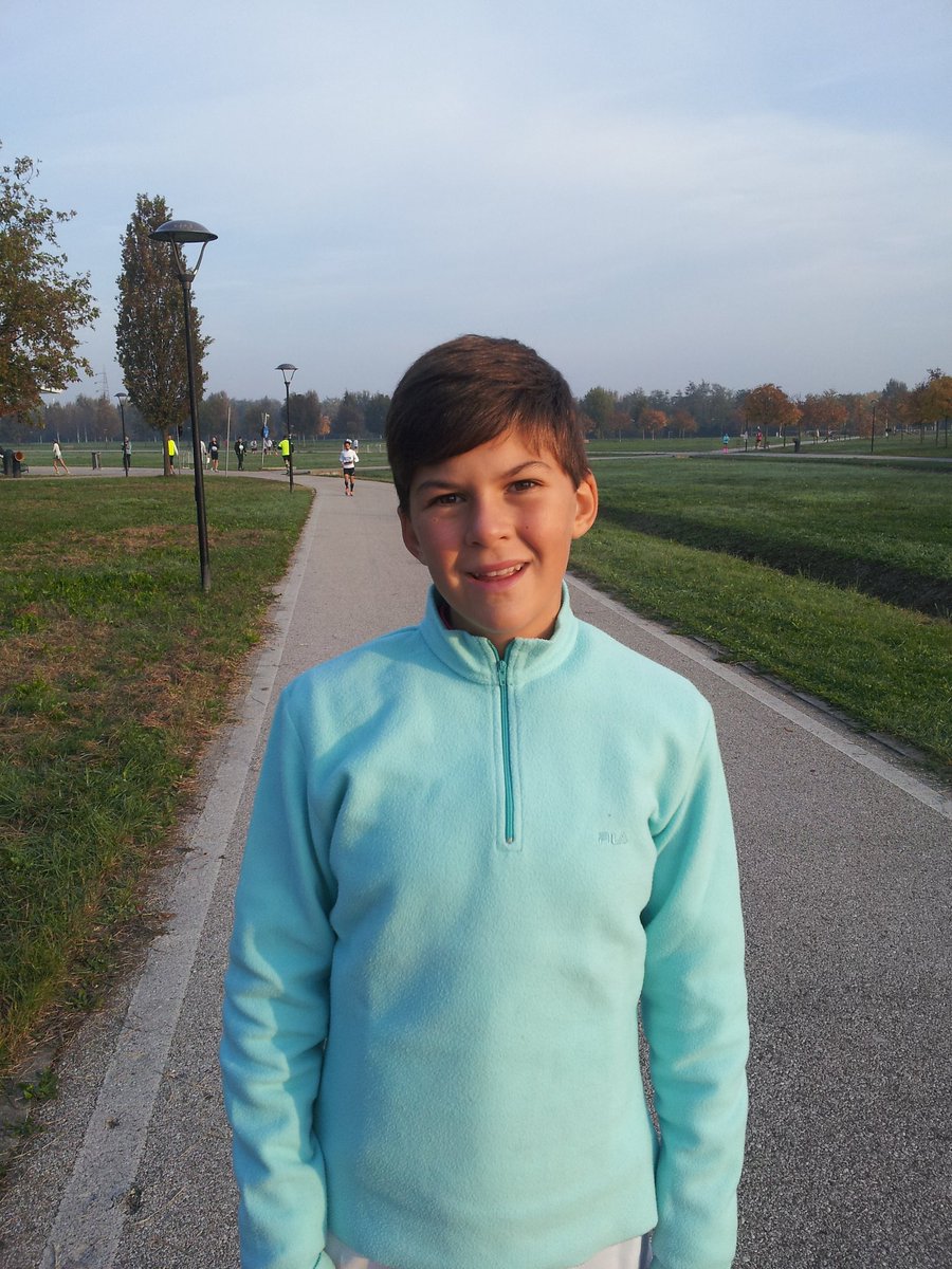 gionivola's tweet photo. #runningvenice @Venicemarathon oggi faccio il Gigliotti alla piccola maratoneta #vm10k https://t.co/Zm18ho5W3R
