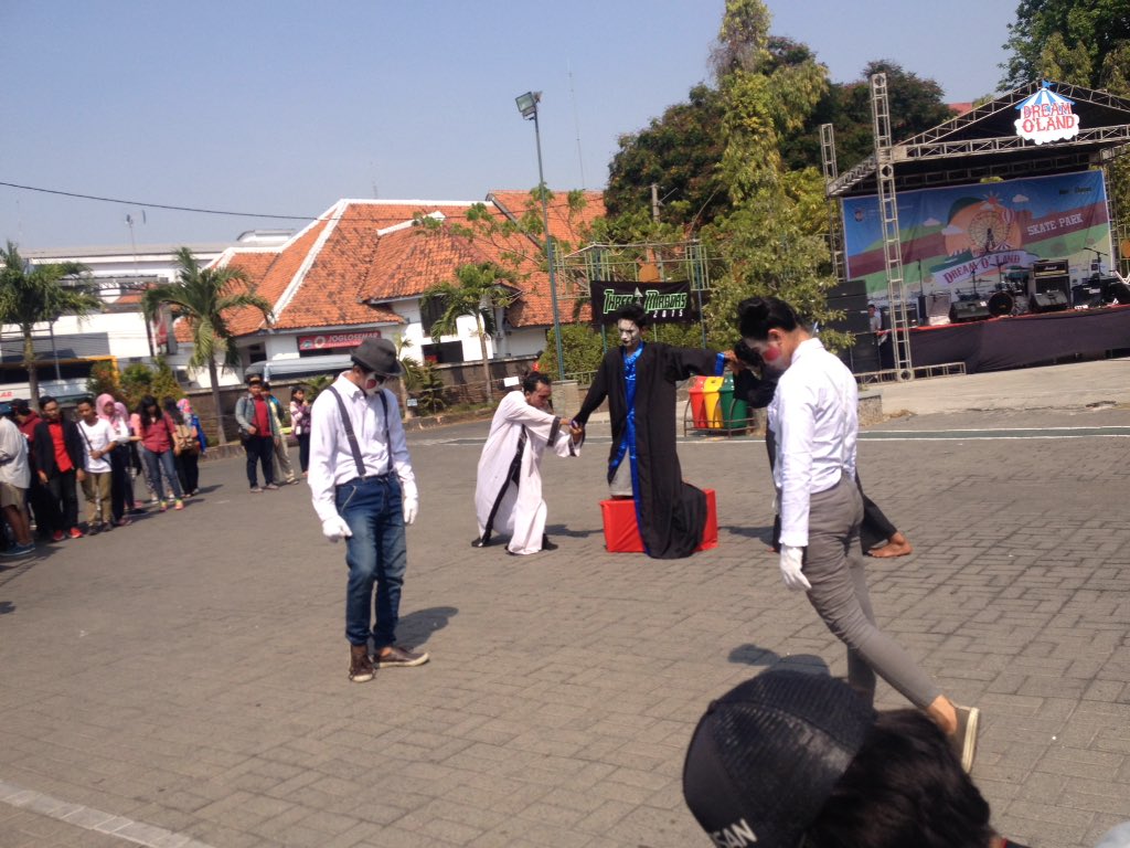 Now perfomance from <a href="/TeaterKaplink/">Teater Kaplink</a> !!!