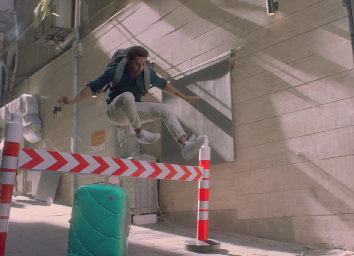 InSkybags's tweet photo. Whattey jump by @Varun_dvn! Watch the whole video here #MyStyleMyWay: https://t.co/73ypXNZLIE https://t.co/ofNSVF47ar