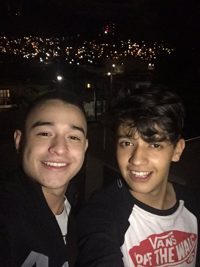 HmGerardo's tweet photo. En algún lugar.. Buenas noches @haroldazuara ❤️❤️ https://t.co/HAIatOBZy4