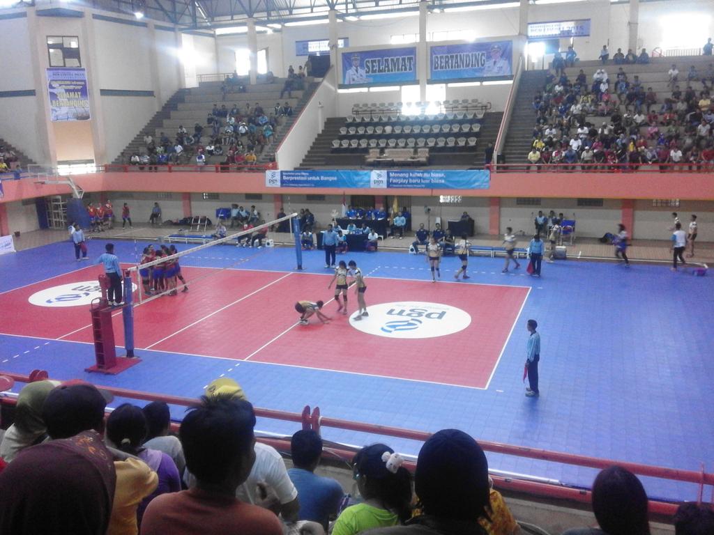 Liska_Sopiyanih's tweet photo. Nonton final volly di @kotaindramayu #impict #ramee https://t.co/acdcRtcZTI