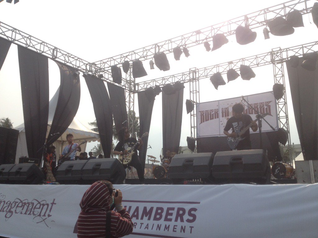 EUREKA dengan post grunge mereka #RICfest2015 #Palu